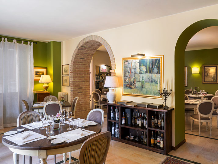 Albergo ristorante Montone La Locanda del Capitano. Prenota la tua vacanza Gourmet Hotel in Umbria