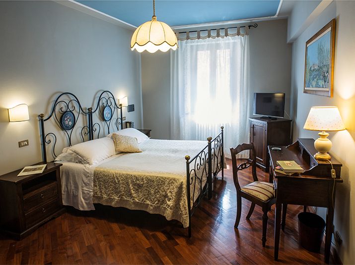 Prenota albergo a Montone La Locanda del Capitano con camere accoglienti con balcone. Boutique hotels in Umbria