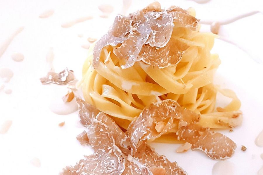 Tagliatelle al tartufo bianco Ristorante La Locanda del Capitano Montone. Chef Giancarlo Polito