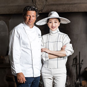 Yang Lan, vip ospiti del Capitano Giancarlo Polito. Alta cucina italiana Ristorante La Locanda del Capitano a Montone in Umbria