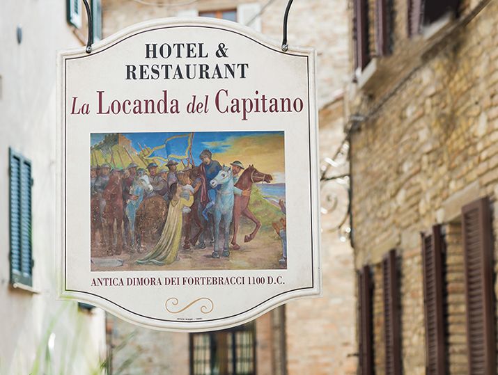 Holidays at charming town house in medieval village. Boutique hotel La Locanda del Capitano Montone Umbria Italy